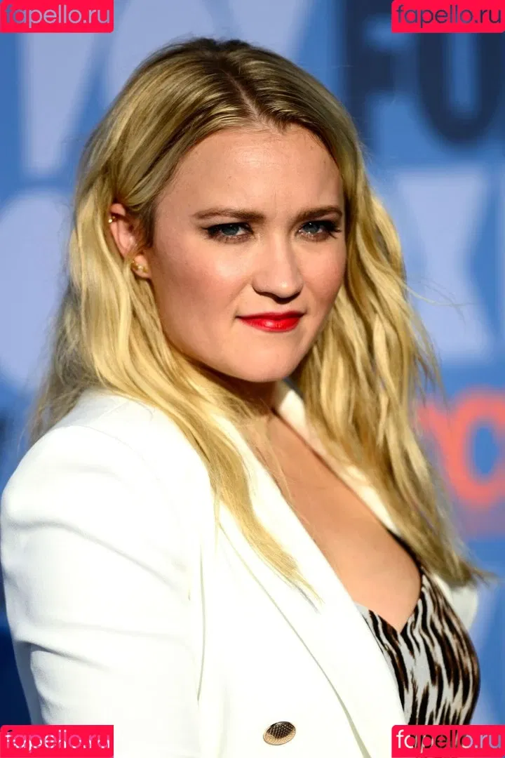 Emily Osment Onlyfans Photo Gallery 