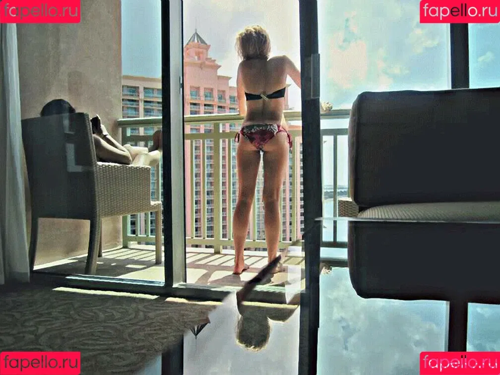 Emily Osment Onlyfans Photo Gallery 