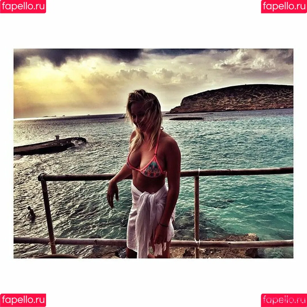 Emily Osment Onlyfans Photo Gallery 