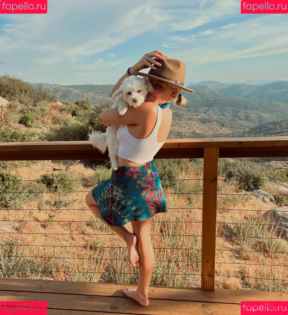 Emily Osment Onlyfans Photo Gallery 
