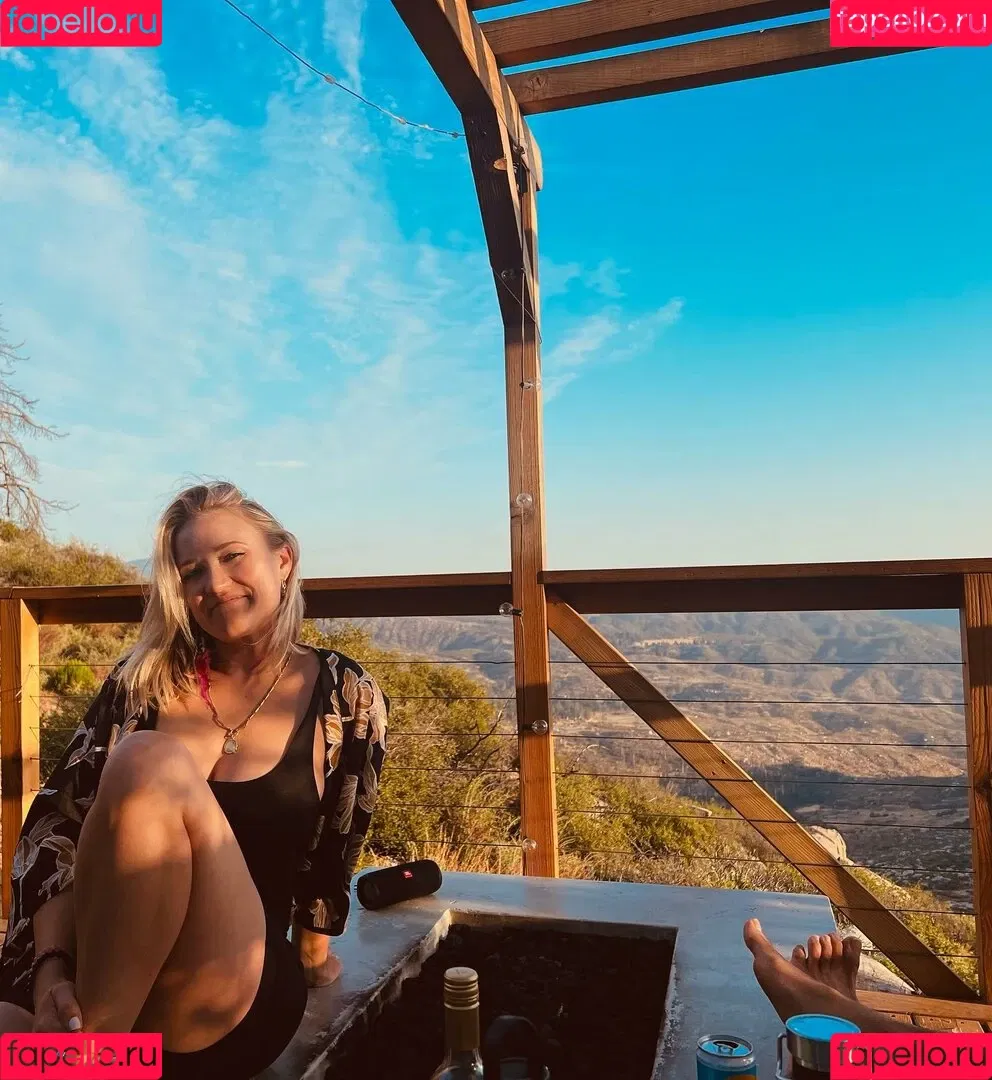 Emily Osment Onlyfans Photo Gallery 