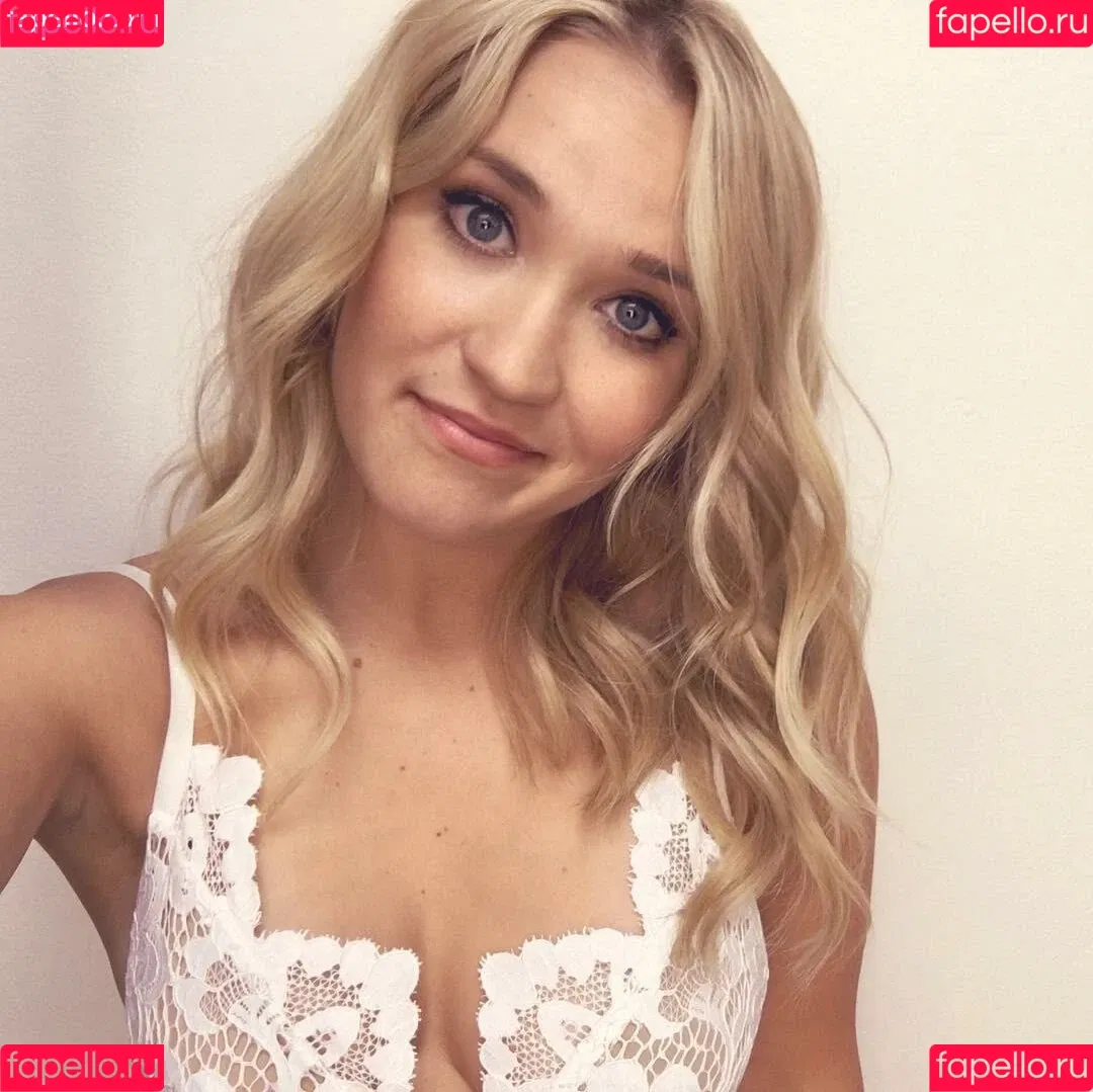 Emily Osment Onlyfans Photo Gallery 