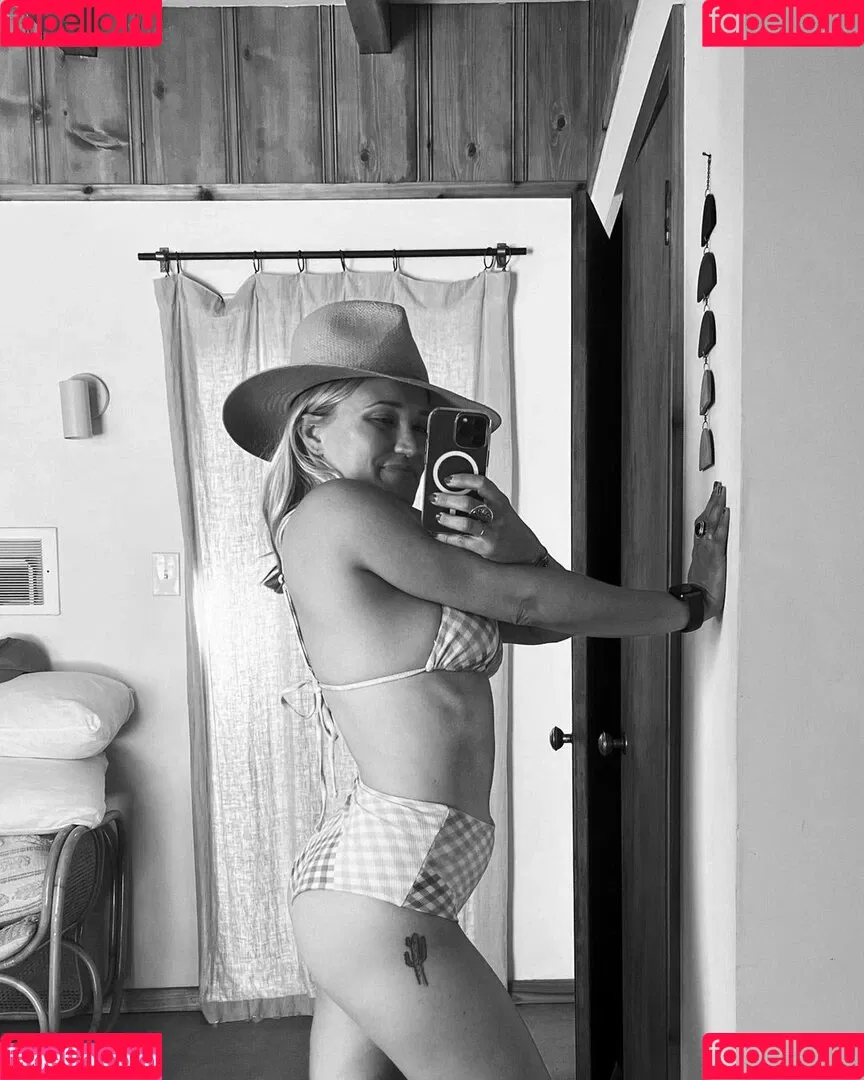 Emily Osment Onlyfans Photo Gallery 