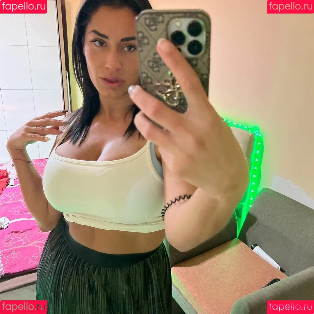 Giulia Daqna Onlyfans Photo Gallery 