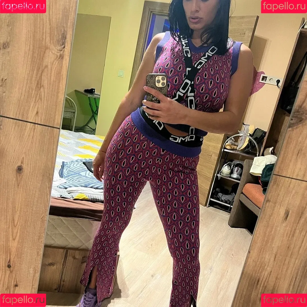 Giulia Daqna Onlyfans Photo Gallery 