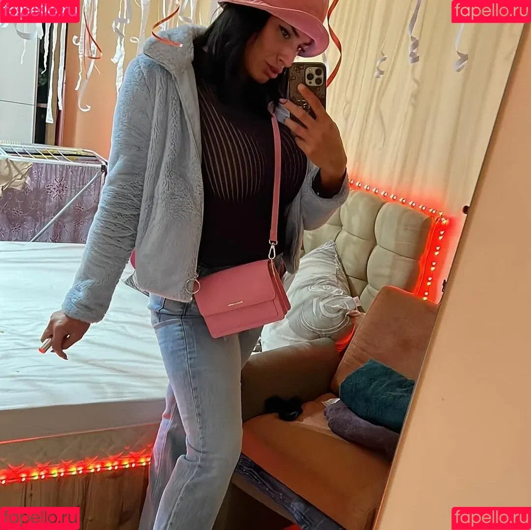 Giulia Daqna Onlyfans Photo Gallery 