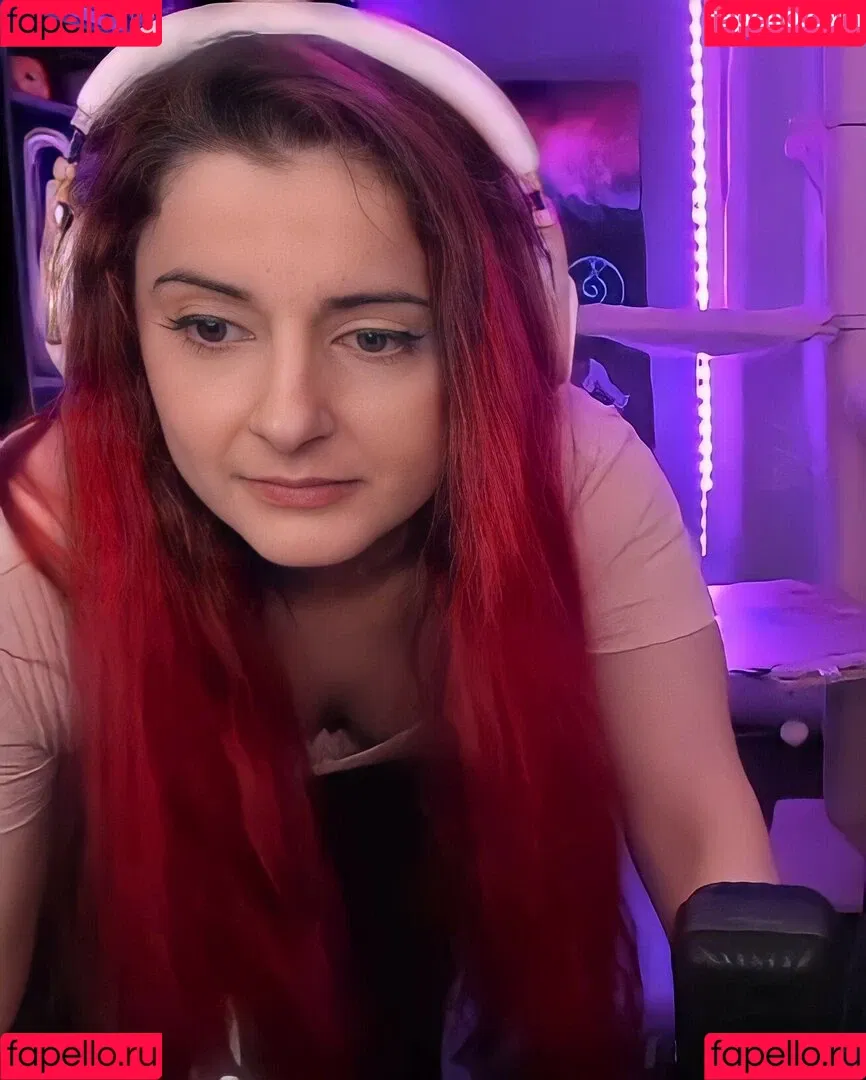 AnnieFuchsia Onlyfans Photo Gallery 