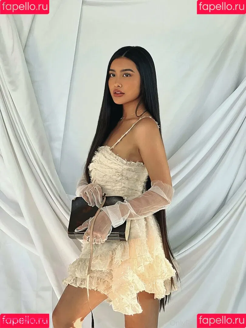 eyoung Onlyfans Photo Gallery 