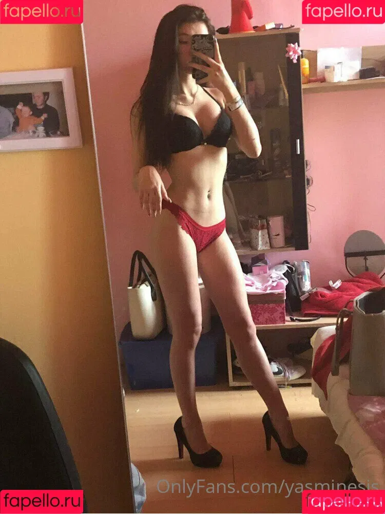 YasMineSis Onlyfans Photo Gallery 