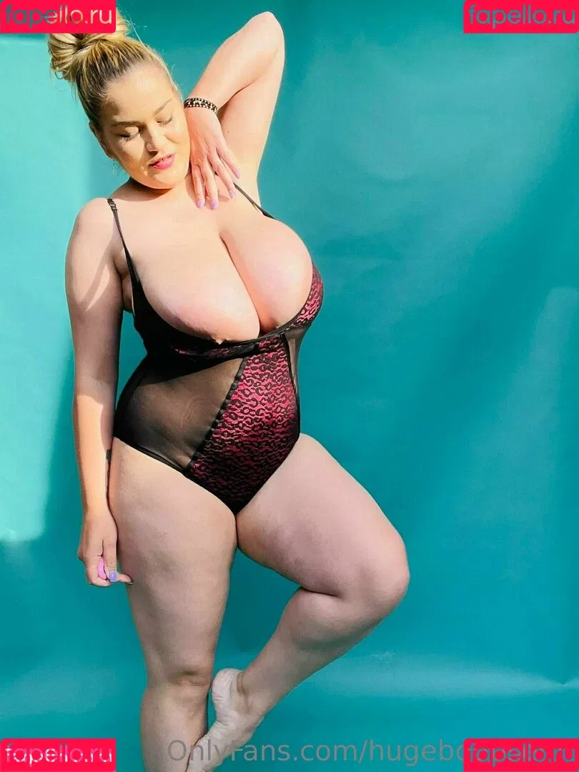 hugeboobserin Onlyfans Photo Gallery 