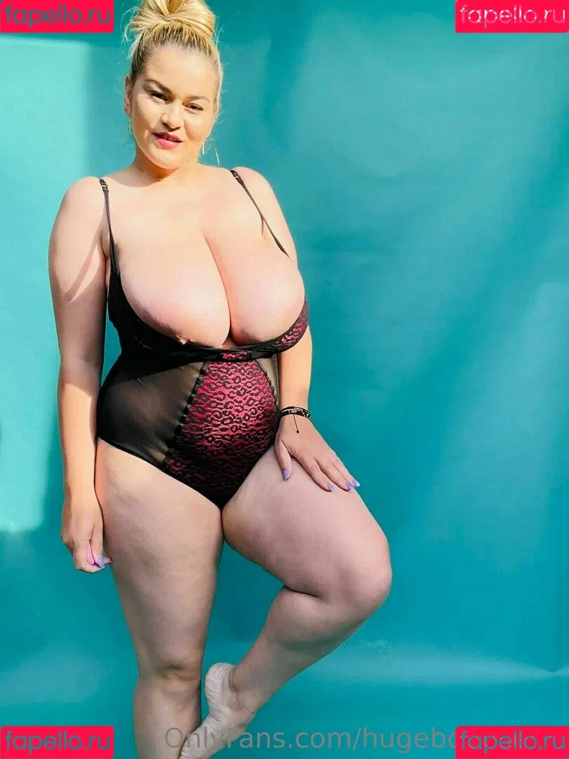 hugeboobserin Onlyfans Photo Gallery 
