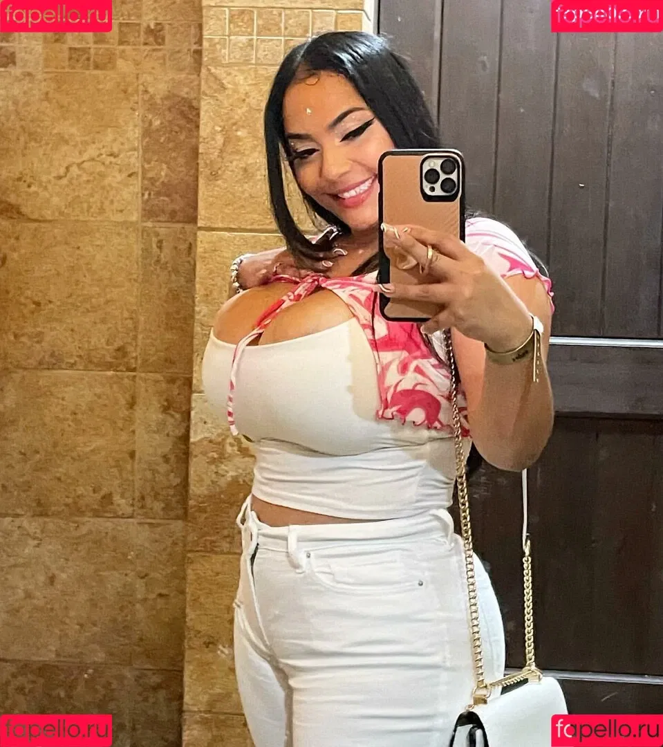 Jaki-Oppai Onlyfans Photo Gallery 