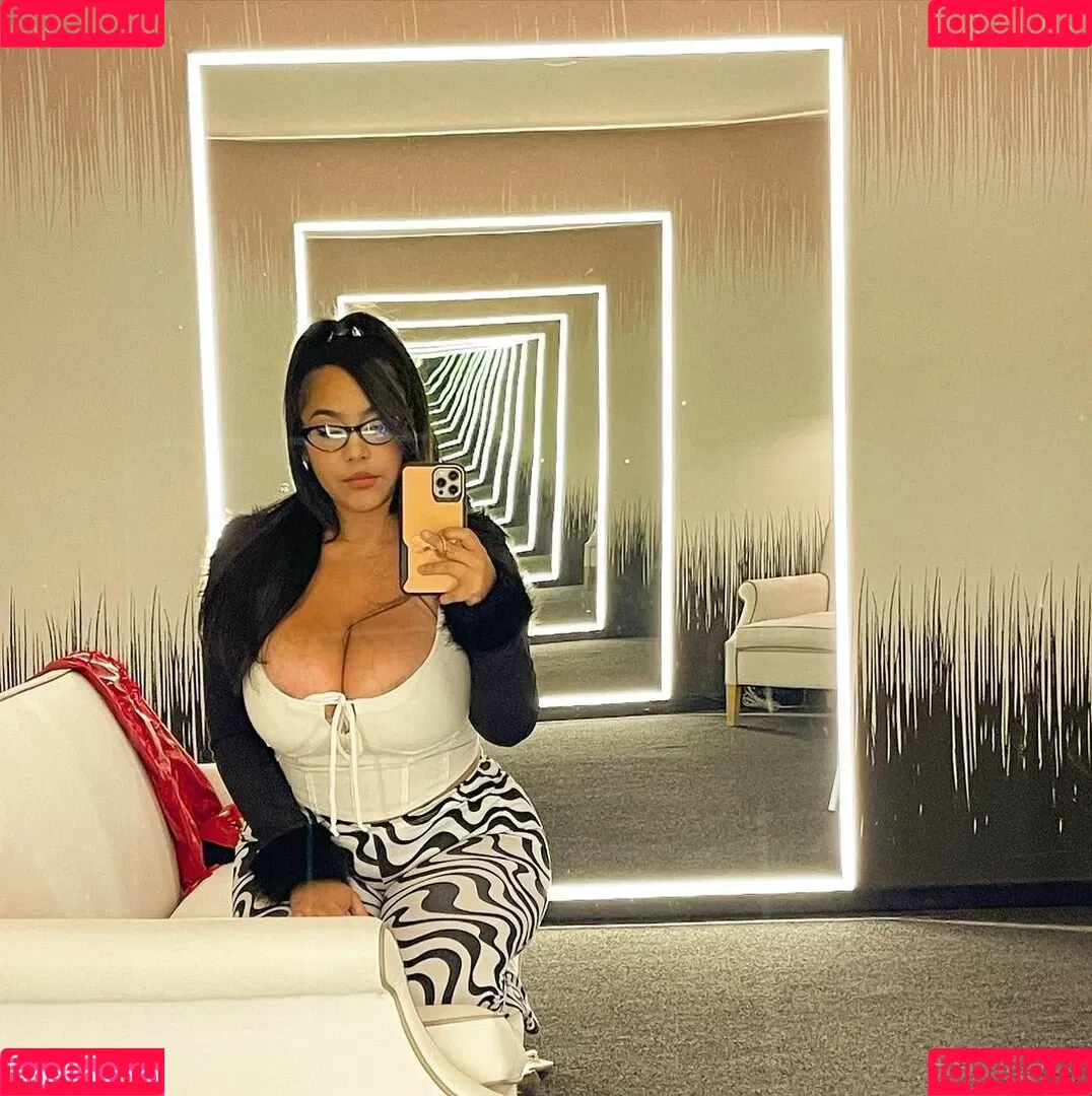 Jaki-Oppai Onlyfans Photo Gallery 
