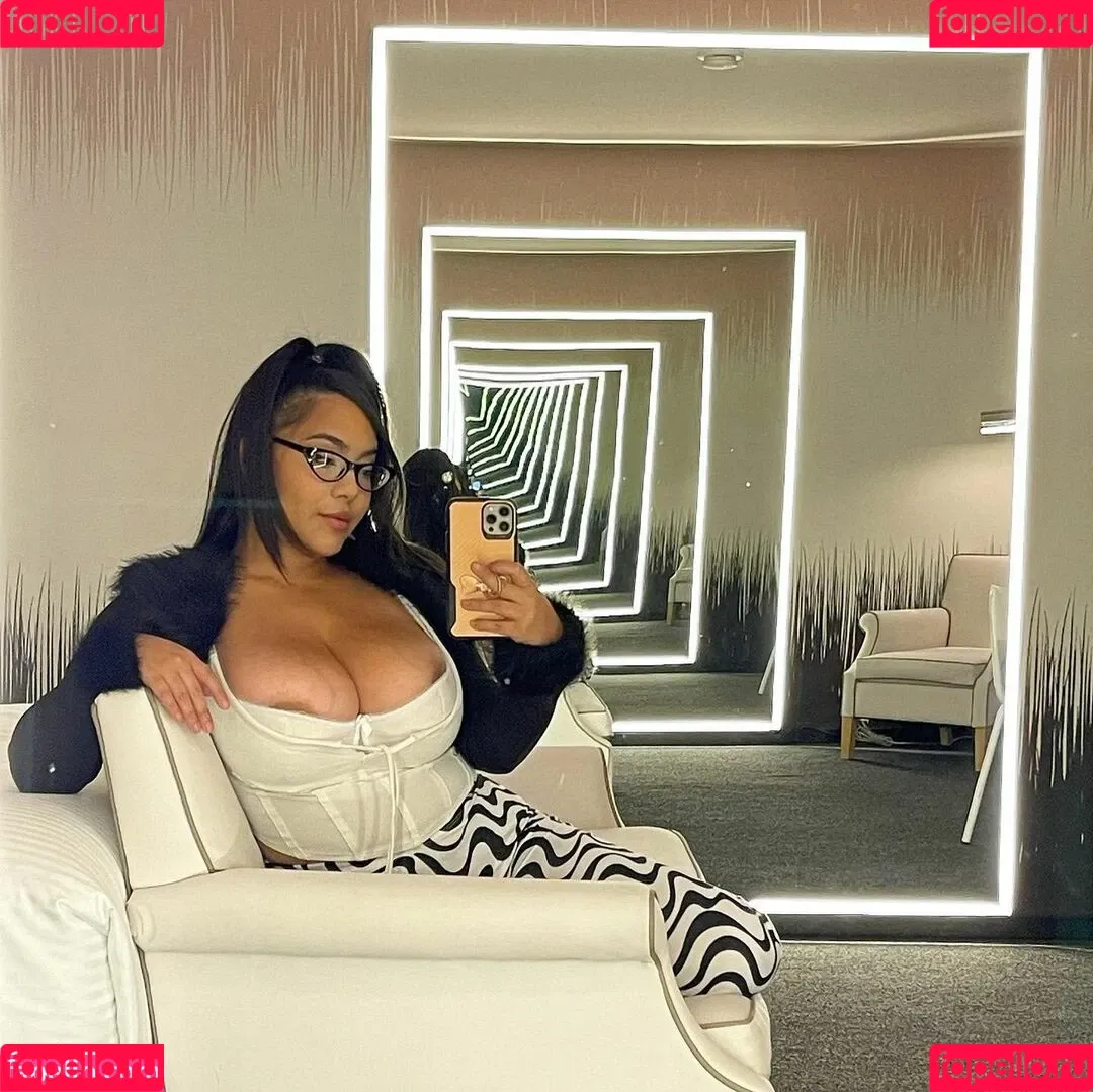 Jaki-Oppai Onlyfans Photo Gallery 