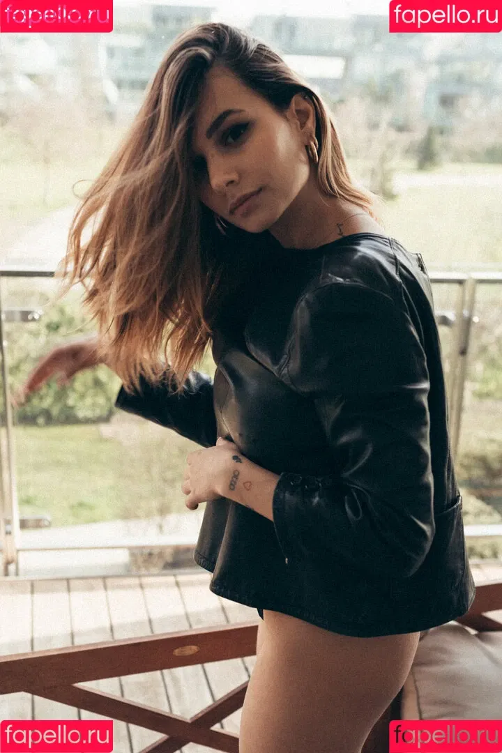 Lara Arluni Onlyfans Photo Gallery 