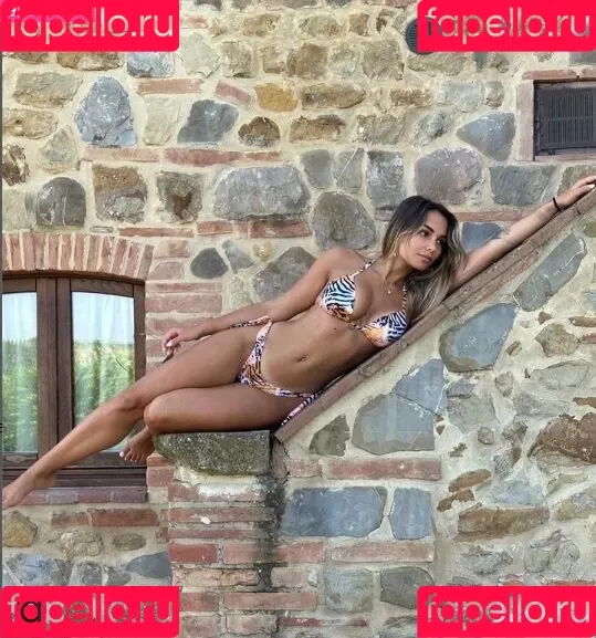 Lara Arluni Onlyfans Photo Gallery 