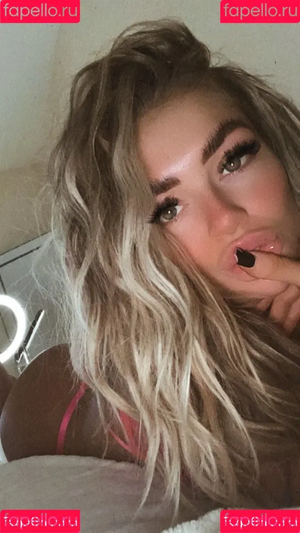Carys PearsonLincoln Onlyfans Photo Gallery 