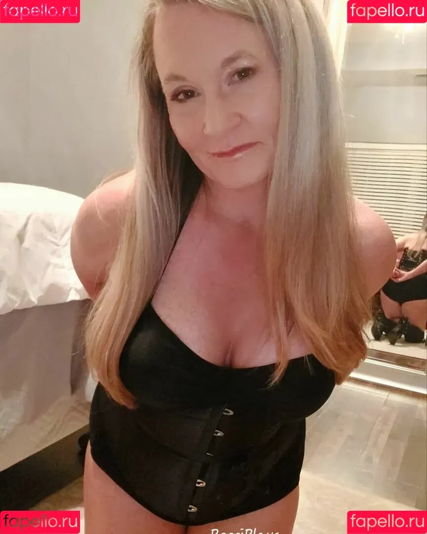 PerriPlays Onlyfans Photo Gallery 