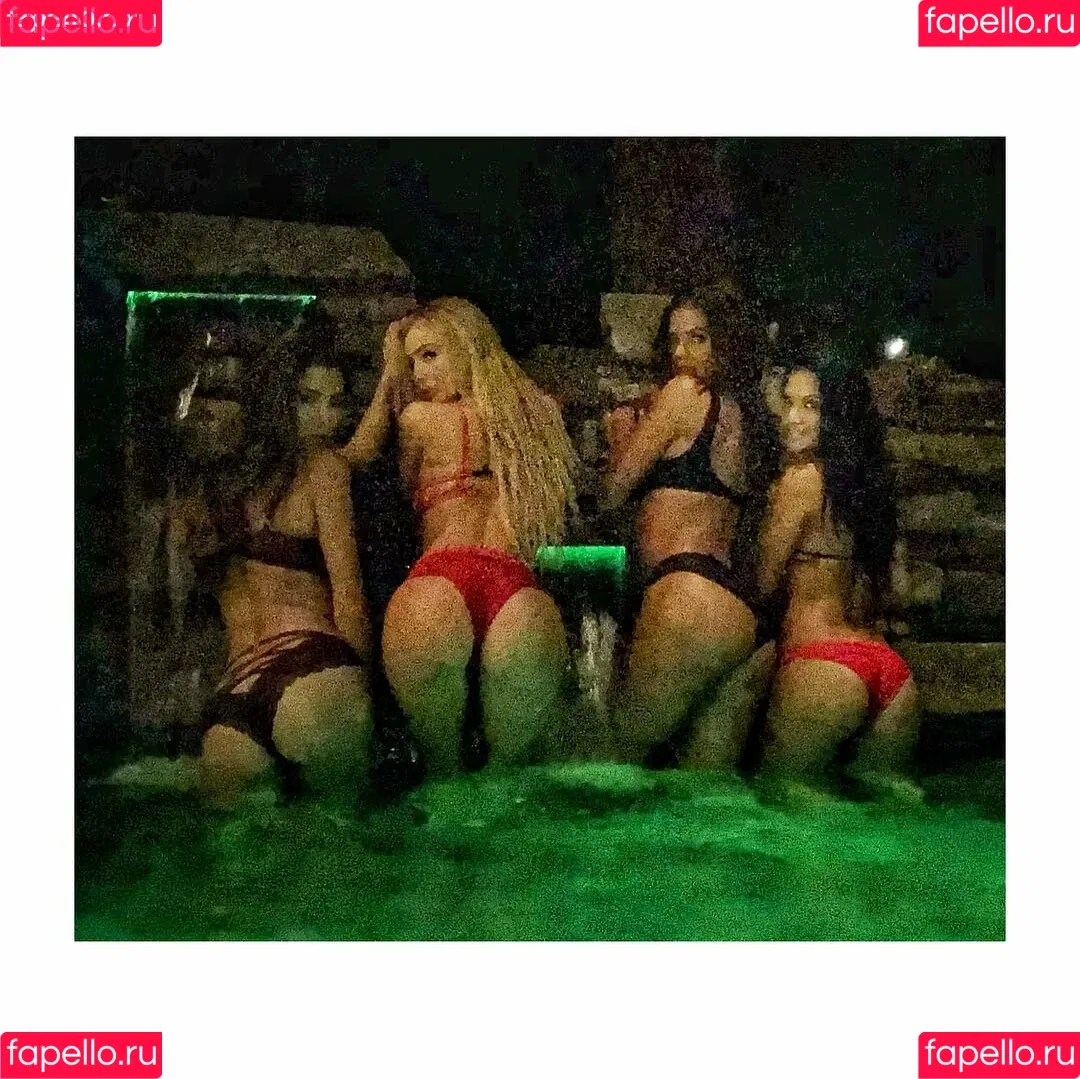 Amanda Thompson Onlyfans Photo Gallery 
