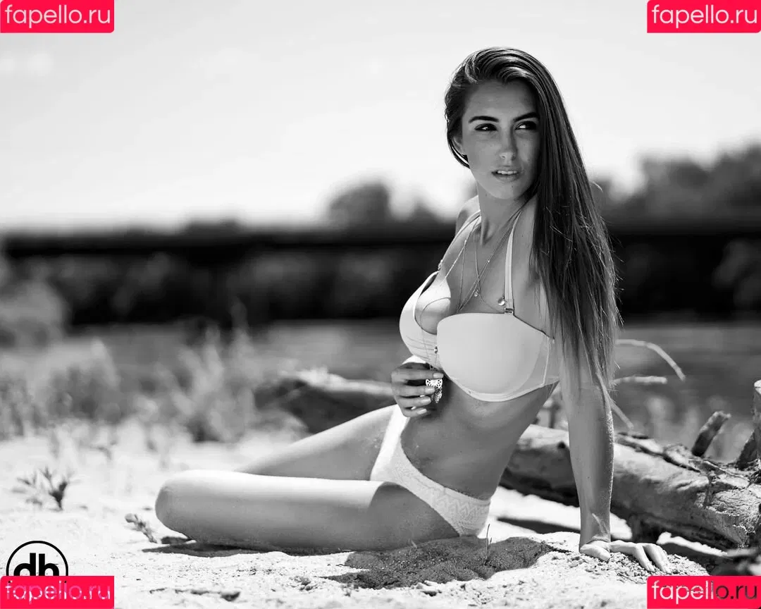 Amanda Thompson Onlyfans Photo Gallery 