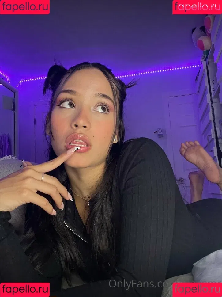 Sia ASMR Onlyfans Photo Gallery 