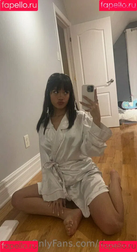 Sia ASMR Onlyfans Photo Gallery 