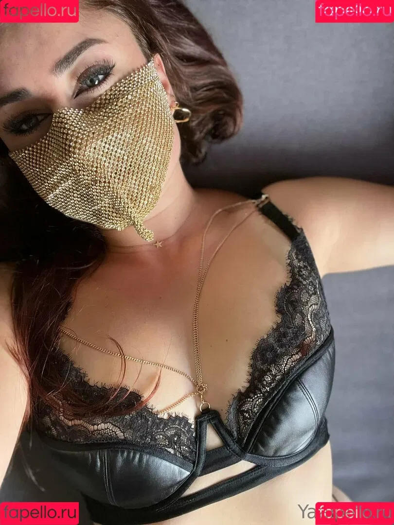 yaasemiin Onlyfans Photo Gallery 