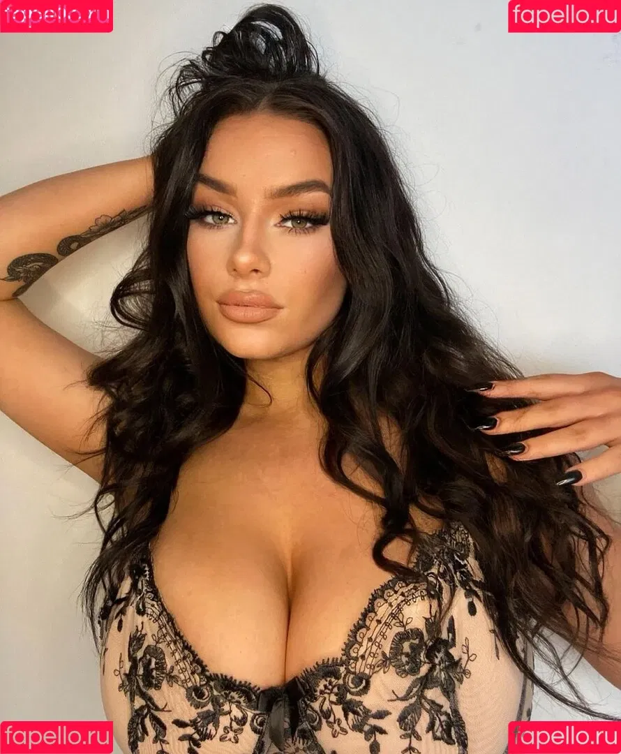 Leah X Onlyfans Photo Gallery 