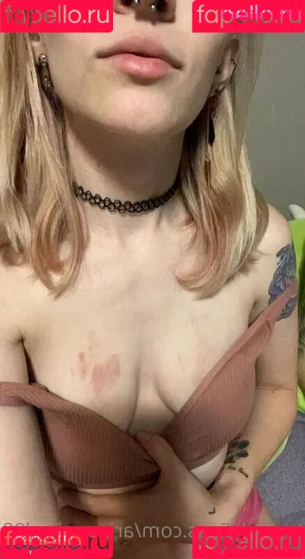 arinsquirrel98 Onlyfans Photo Gallery 