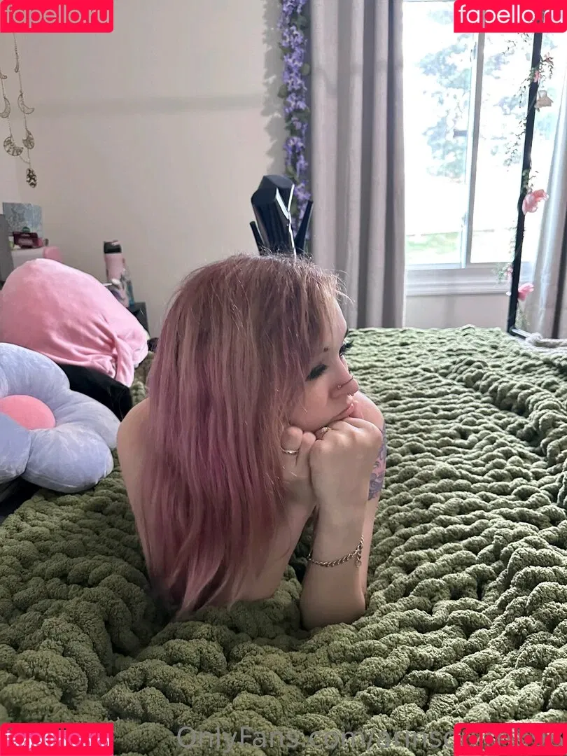 arinsquirrel98 Onlyfans Photo Gallery 