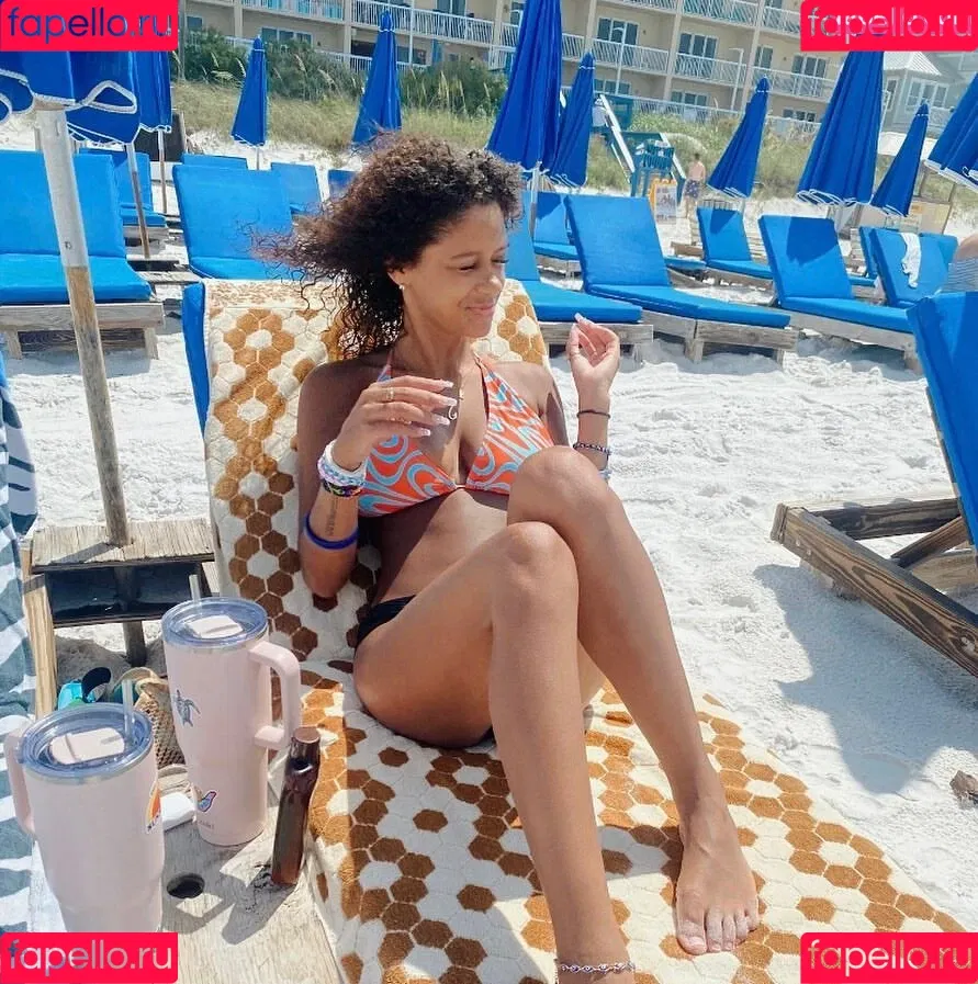 Lyla Troglin Onlyfans Photo Gallery 