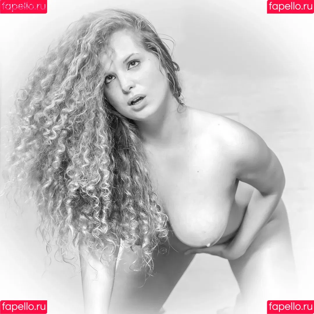 Emily Hamilton Onlyfans Photo Gallery 