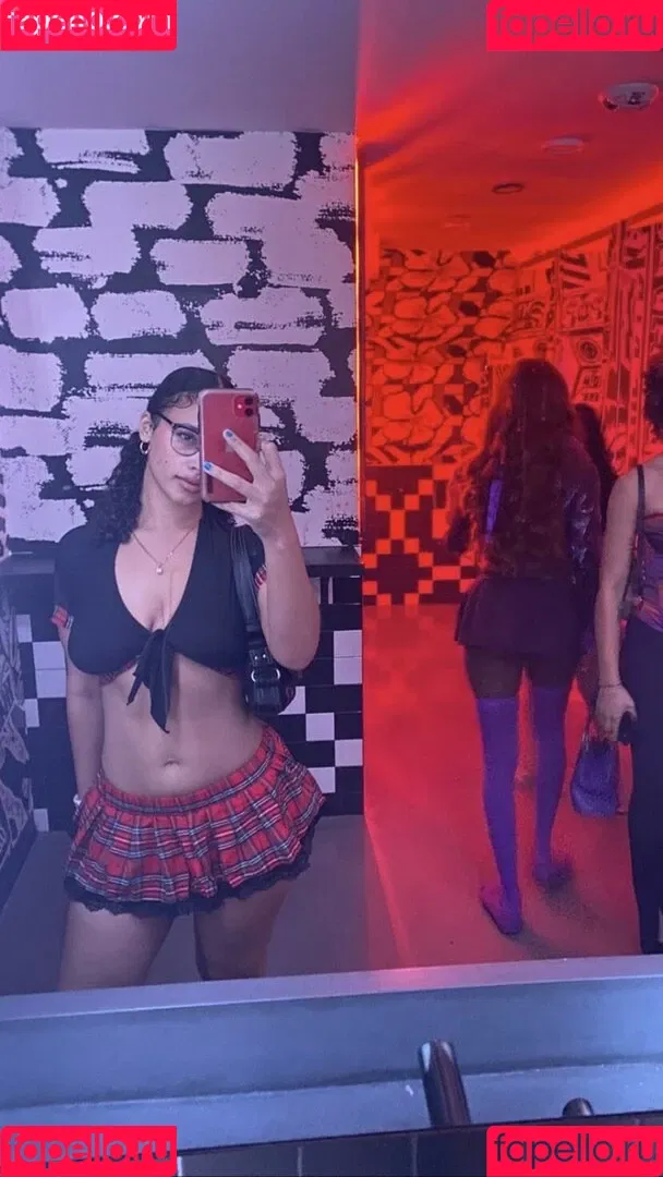 Sarina Onlyfans Photo Gallery 