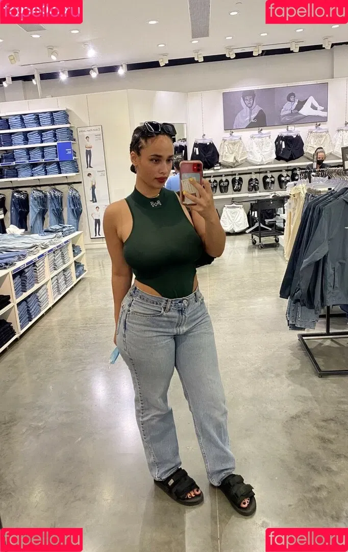 Sarina Onlyfans Photo Gallery 