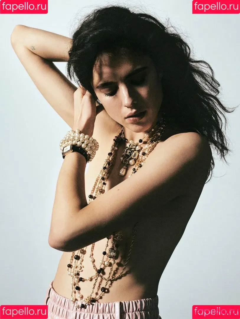 Margaret Qualley Onlyfans Photo Gallery 