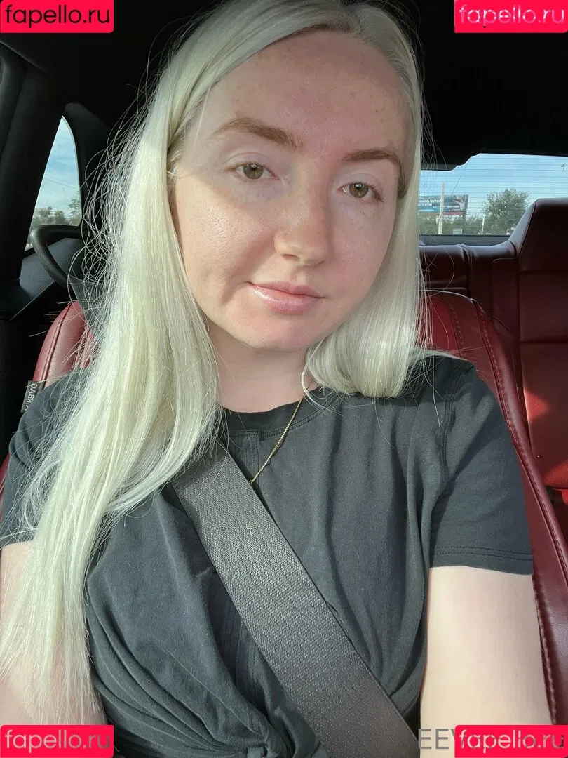 Eevee Bee Onlyfans Photo Gallery 