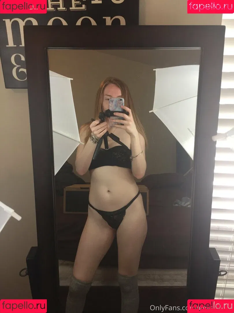 Eevee Bee Onlyfans Photo Gallery 