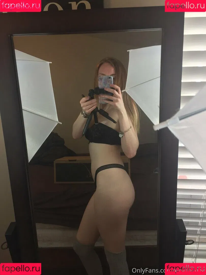 Eevee Bee Onlyfans Photo Gallery 