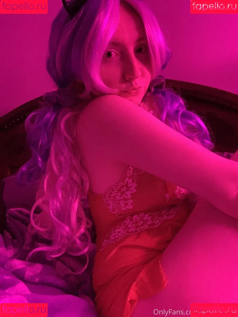 Eevee Bee Onlyfans Photo Gallery 