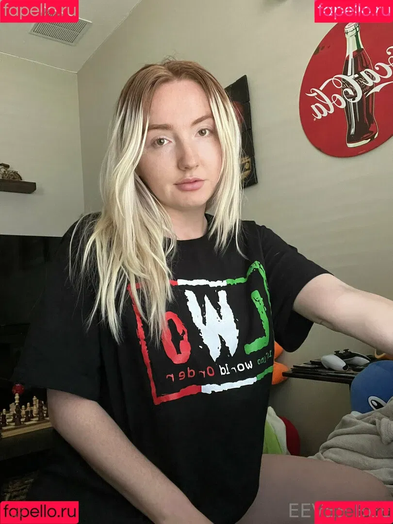 Eevee Bee Onlyfans Photo Gallery 
