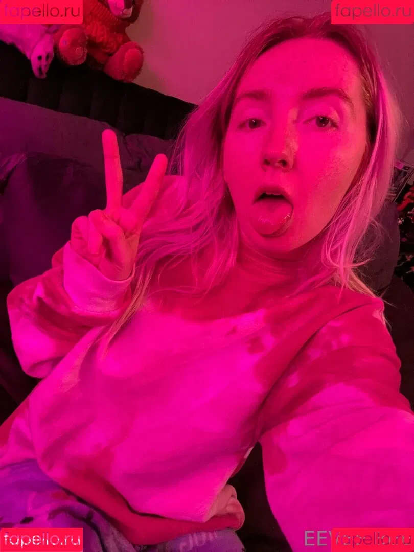 Eevee Bee Onlyfans Photo Gallery 