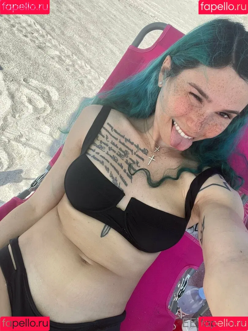 Eevee Bee Onlyfans Photo Gallery 