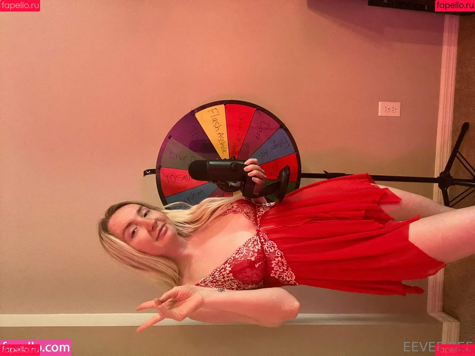 Eevee Bee Onlyfans Photo Gallery 