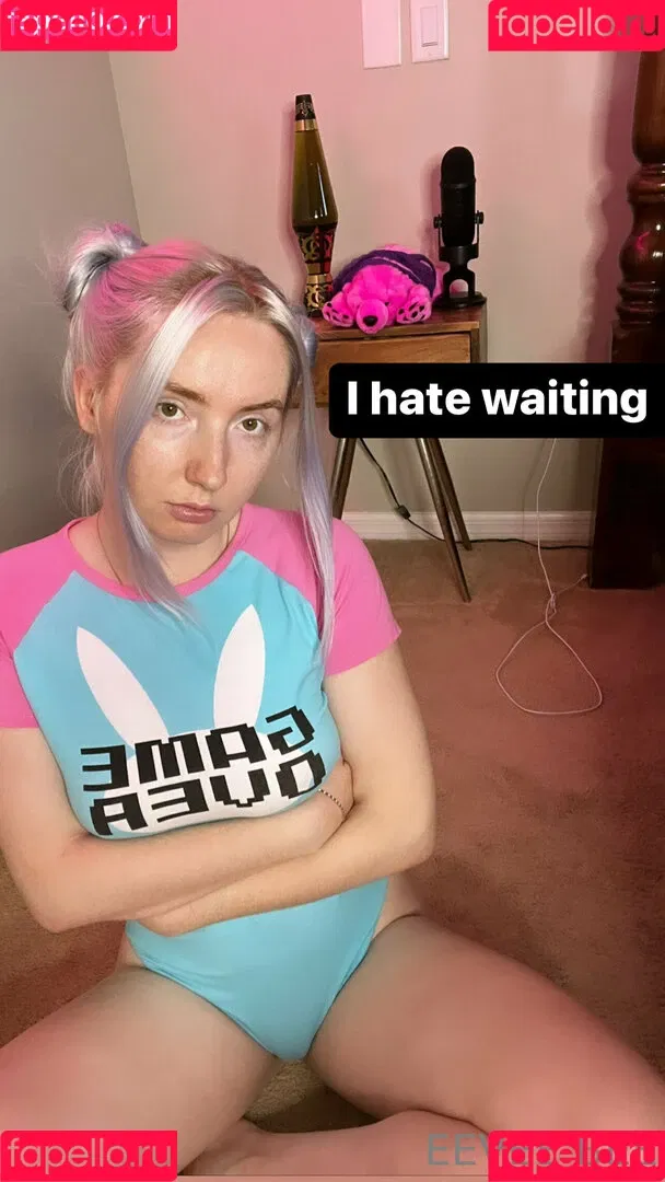 Eevee Bee Onlyfans Photo Gallery 