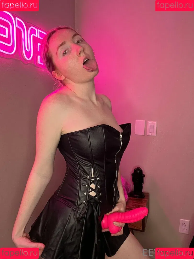 Eevee Bee Onlyfans Photo Gallery 