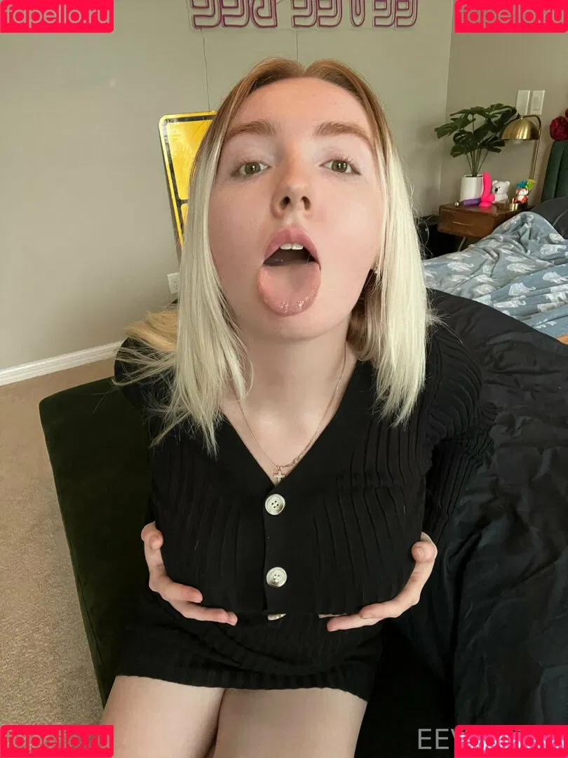 Eevee Bee Onlyfans Photo Gallery 