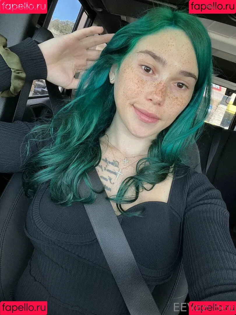 Eevee Bee Onlyfans Photo Gallery 