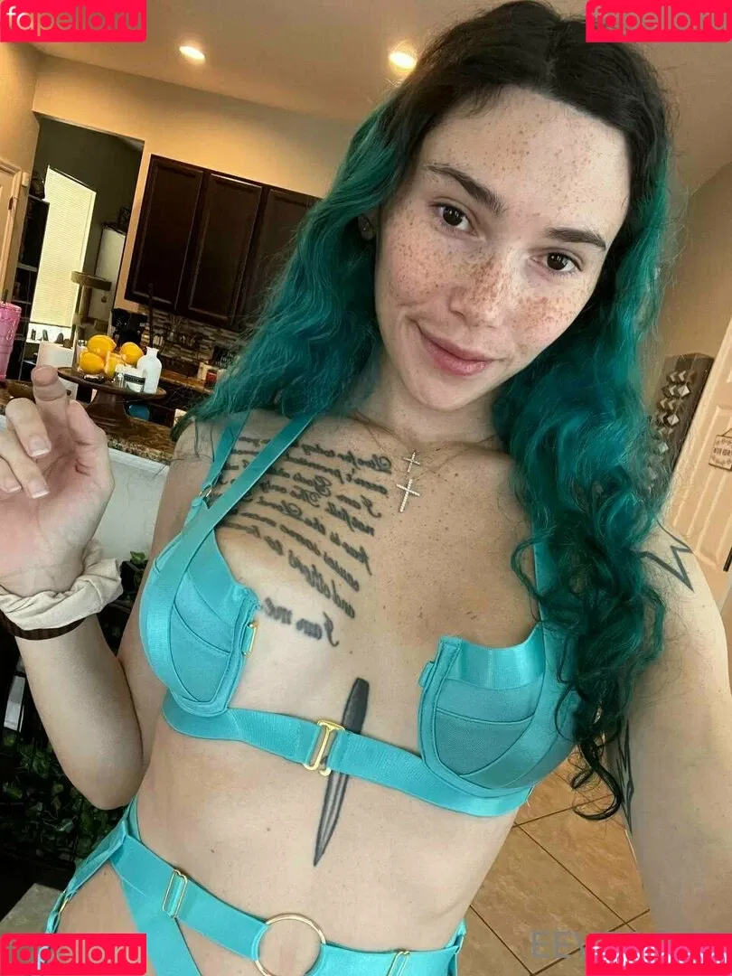 Eevee Bee Onlyfans Photo Gallery 
