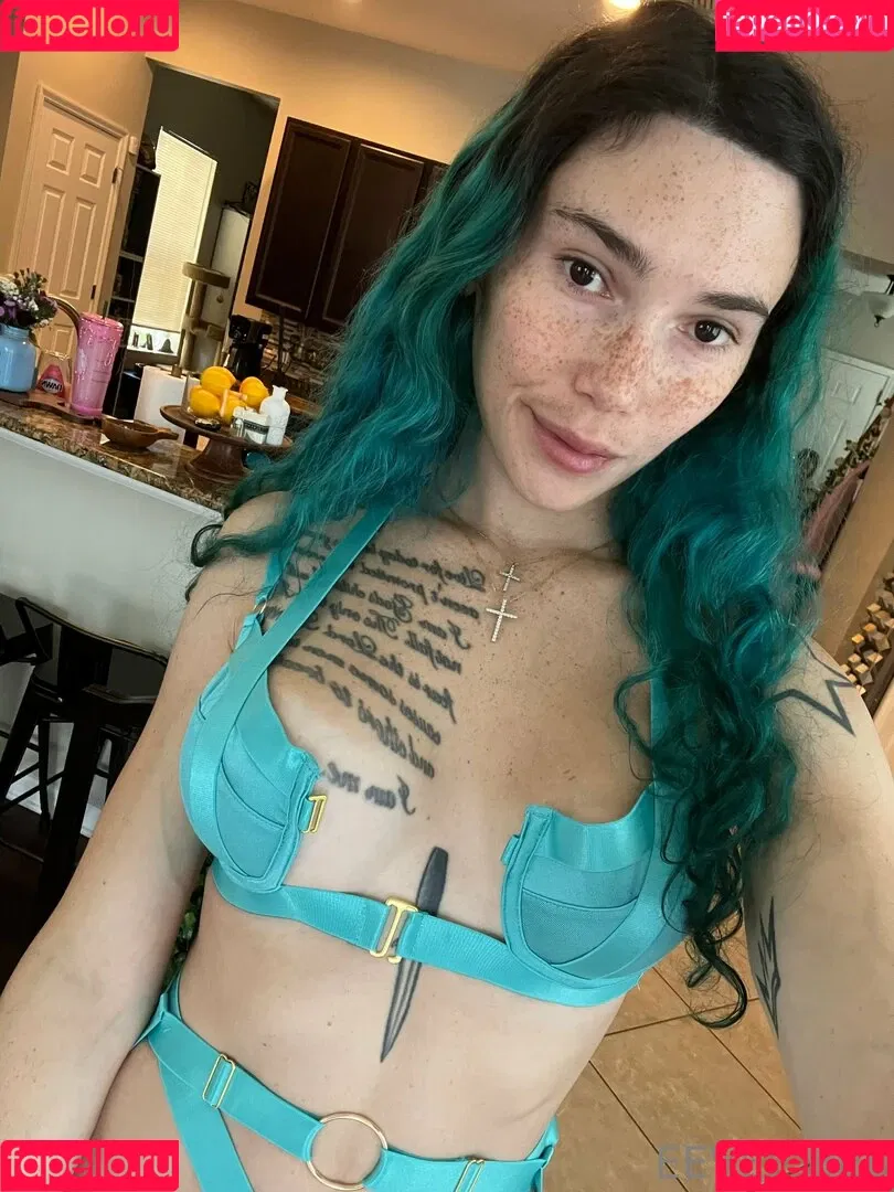 Eevee Bee Onlyfans Photo Gallery 