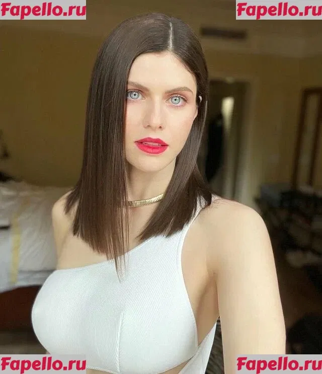 Alexandra Daddario Onlyfans Photo Gallery 